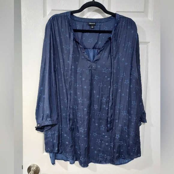 Torrid Peasant Blouse - Charmeuse Jacquard Star Navy in Size 3 / 22-24 - Picture 2 of 15